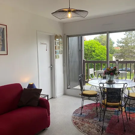 Spacieux Proche Avec Balcon Et Parking - - Fr-1-712-85 * Villers-sur-Mer